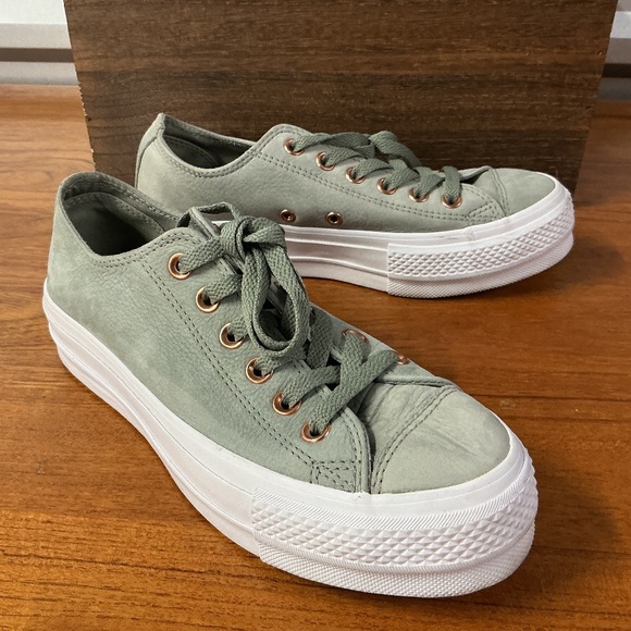 Converse Chuck Taylor All Star Lift Platform Low Top Sneakers Women’s 7 Green - Picture 1 of 8